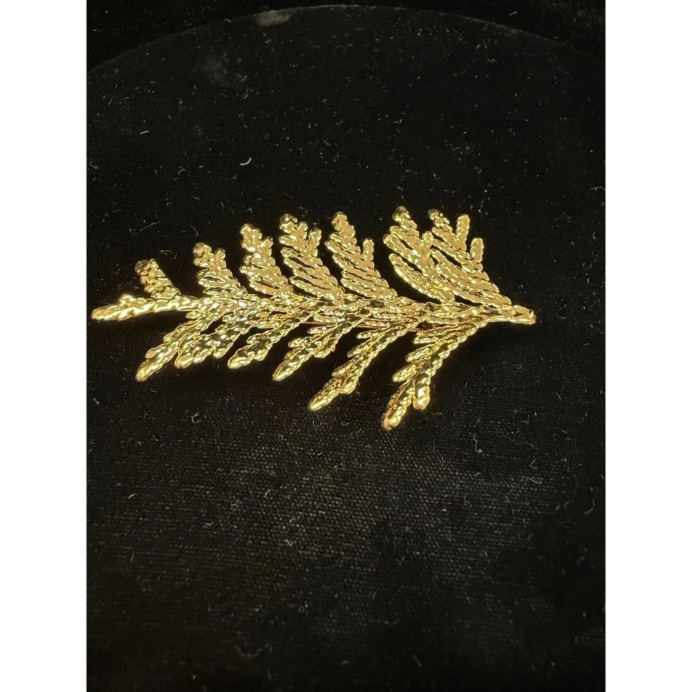 Vintage Gold Tone Cedar Branch Brooch Textured Nature Leaf Pin Accessory